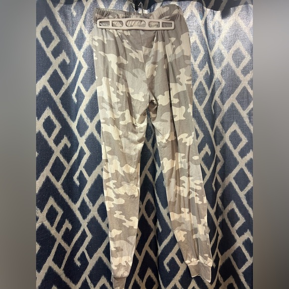 Wandering Dreams Camo Joggers Size M - Picture 5 of 5